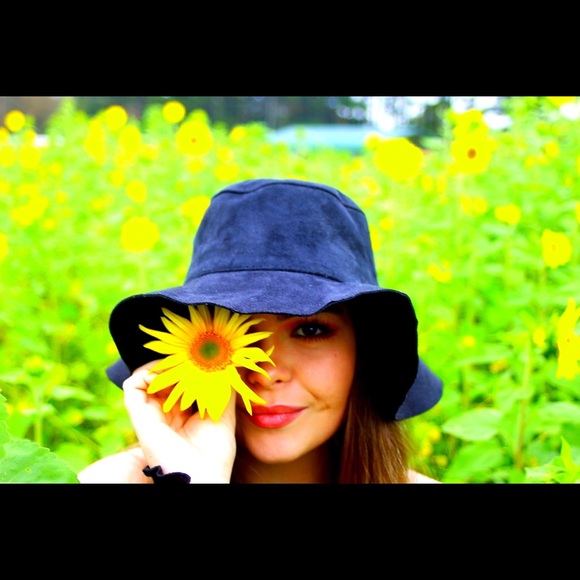 Meet your Posher, Avary - Picture 1 of 1